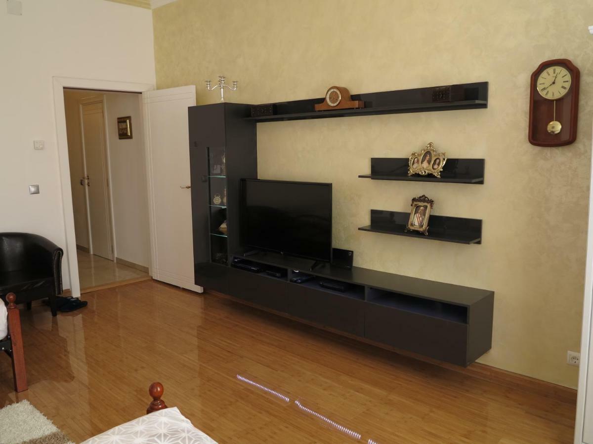 Small Luxury Kapitol Apartment Wien Exterior foto