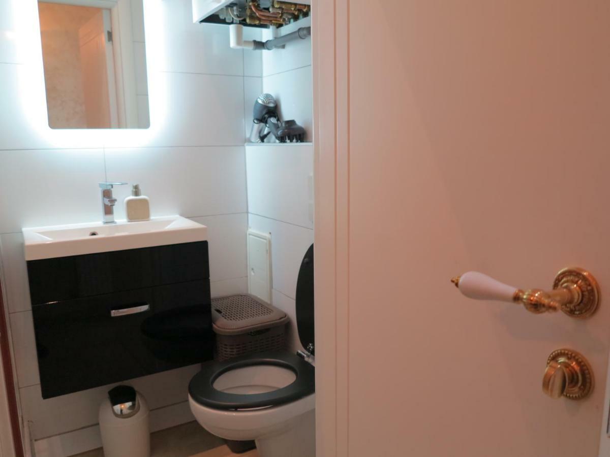 Small Luxury Kapitol Apartment Wien Exterior foto